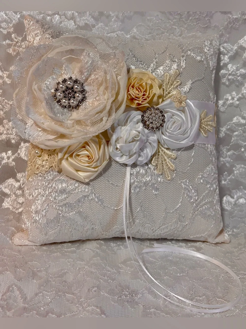 🤍 Ivory White and Cream Ring Pillow and Flower Basket Set